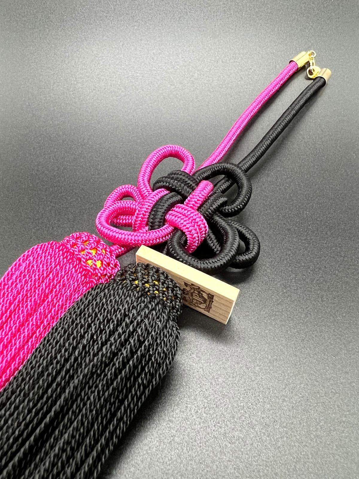 Tassel Chrysanthemum-Knot Medium Size Black Shocking Pink — image 2