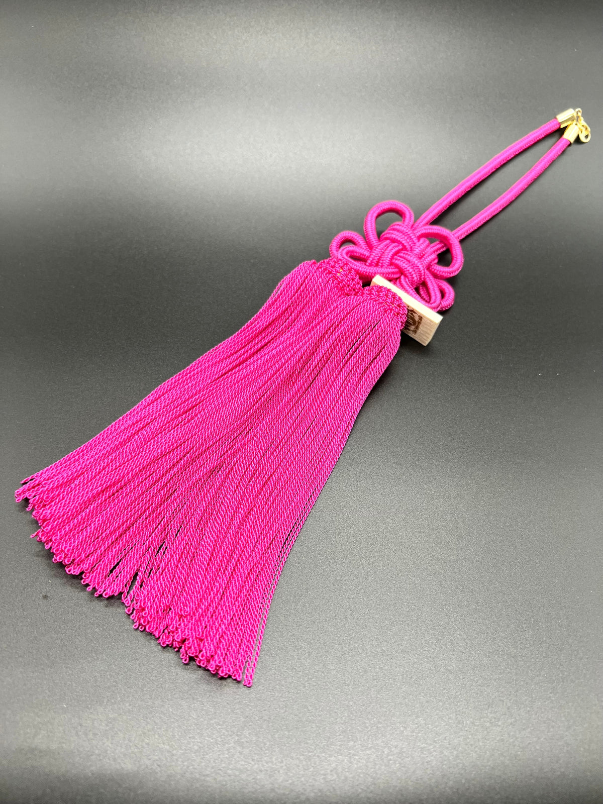 Tassel Chrysanthemum-Knot Medium Size Shocking Pink — image 1