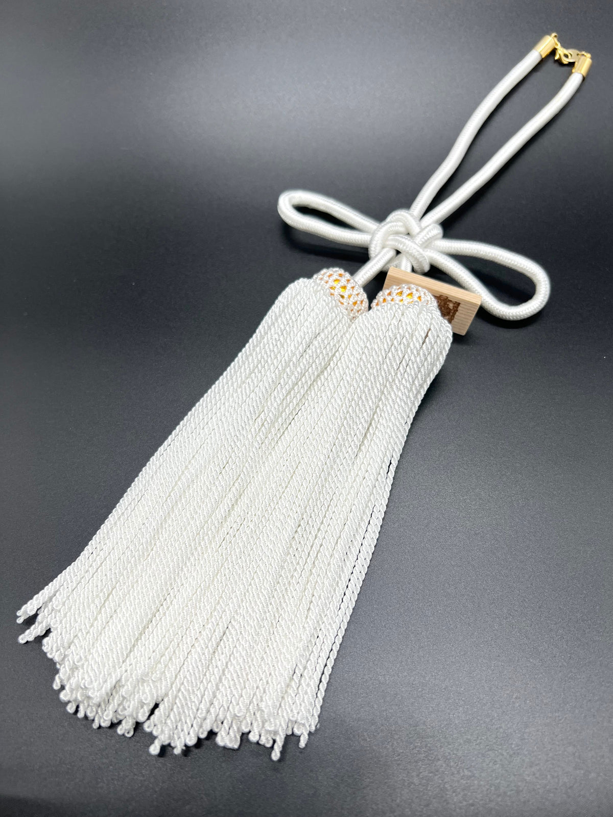 Tassel Agemaki Knot Medium Size White — image 1