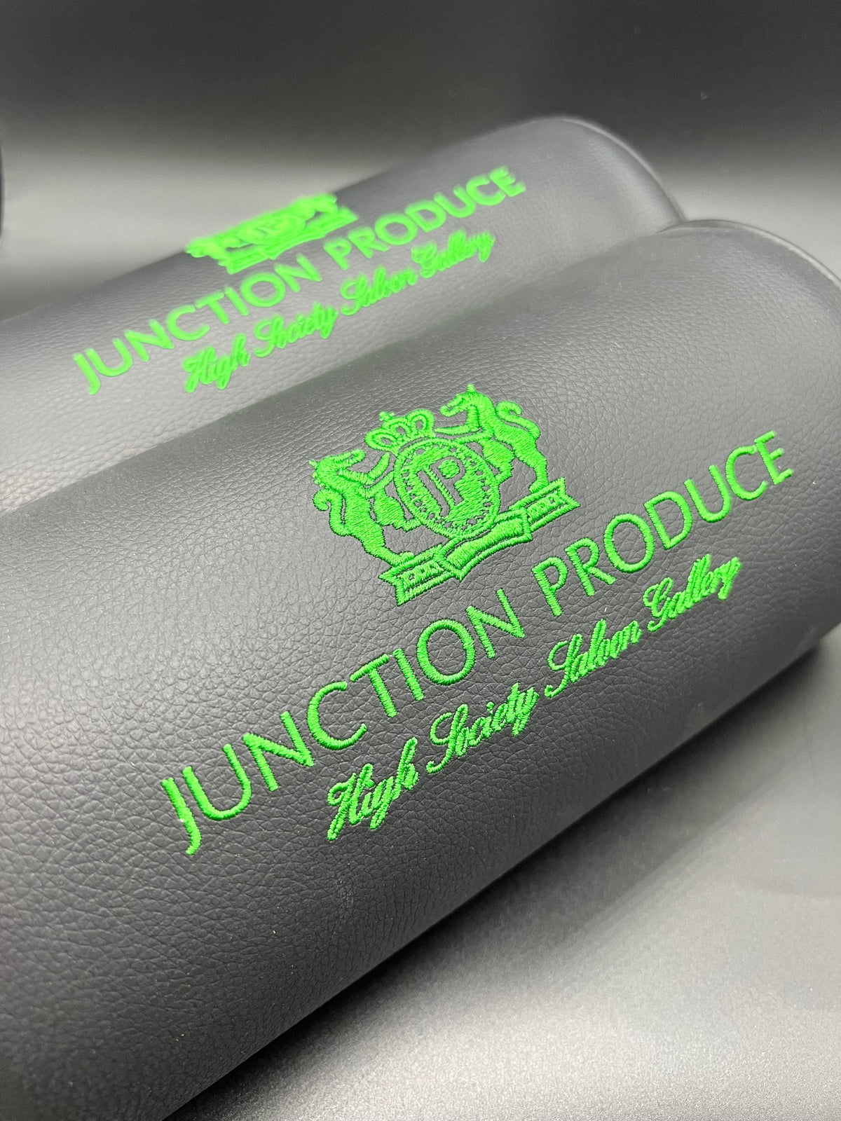 Script-Style Neck Pad Black × Green 2 pcs Set — image 1
